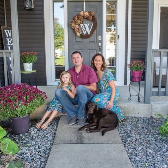 Meet your Posher, Nicole - Picture 1 of 1